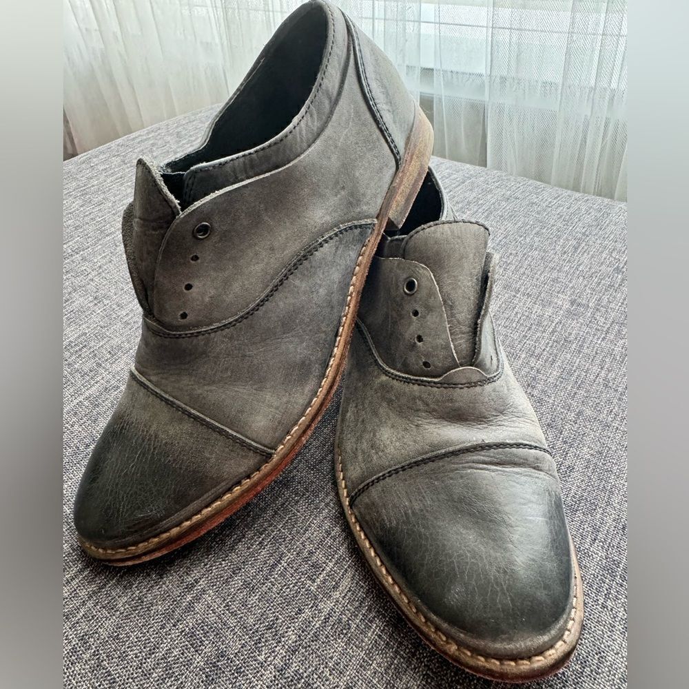 Free People Leather Slip On Oxford Shoe Distressed
Gray (Sz 6) EU 37